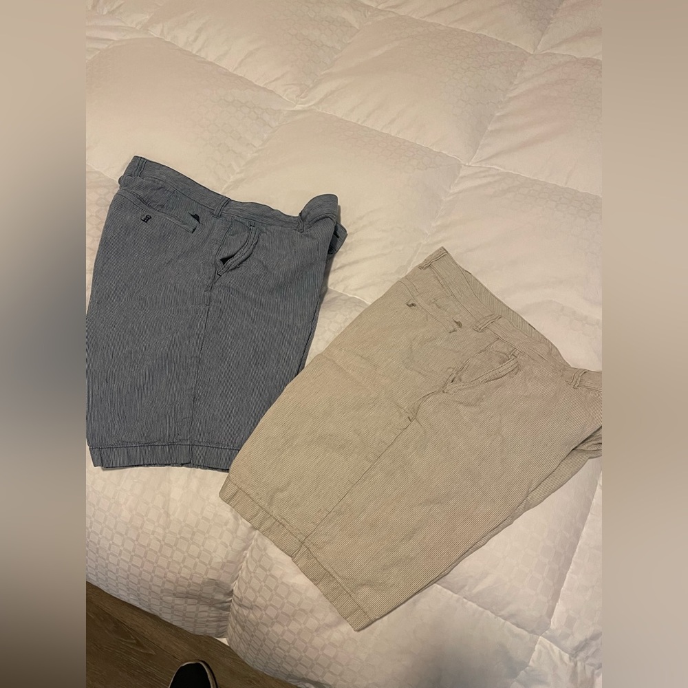 Two (2) pair men’s Tommy Bahama shorts